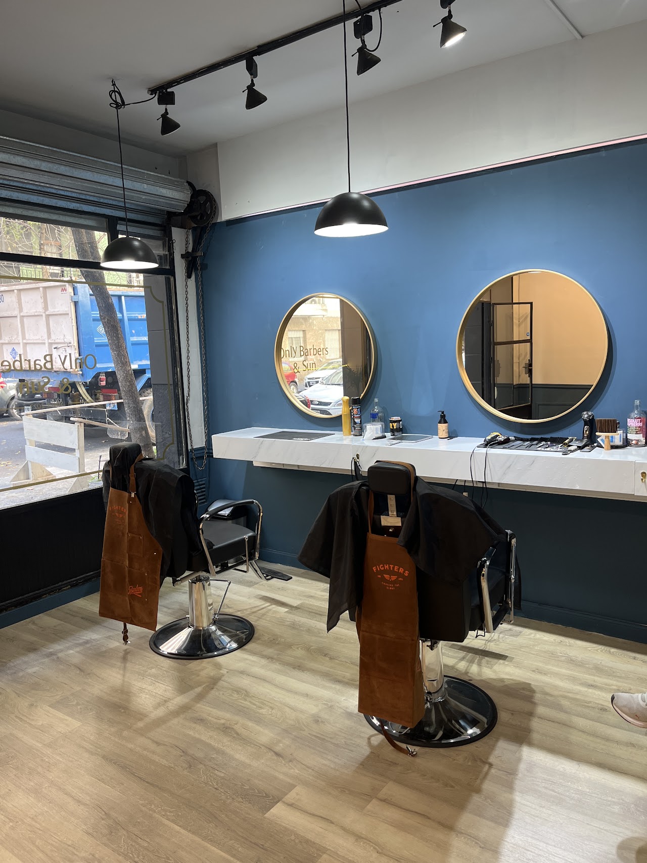 Ambiente de la barbería Only Barbers